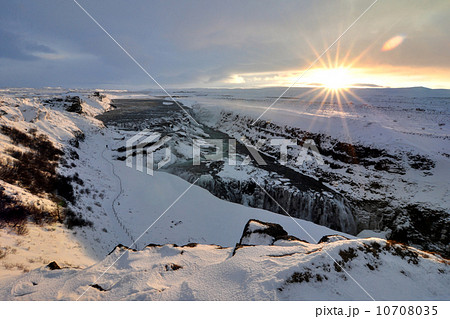 Dawn at Gullfoss 10708035