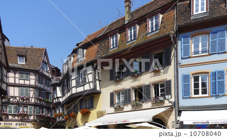 フランス、アルザス地方コルマールの街並み 10708040