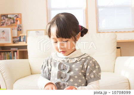 4才 女の子 リビング 4才 女の子 リビング 10708099
