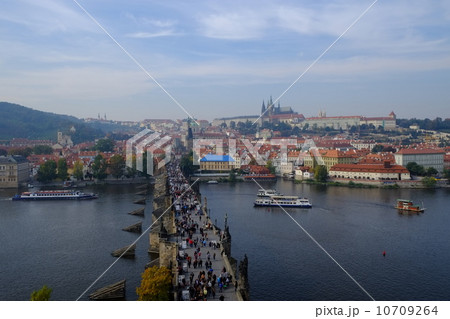 カレル橋とプラハ城 10709264