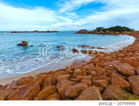 Tregastel coast view (Brittany, France) 10709906