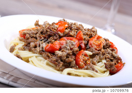 Spaghetti wih chopped meat and tomato Spaghetti wih chopped meat and tomato 10709976