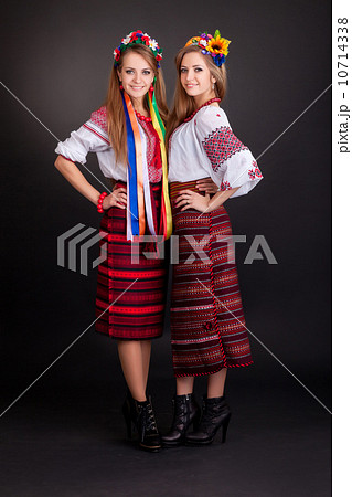 Young women in ukrainian clothes Young women in ukrainian clothes 10714338