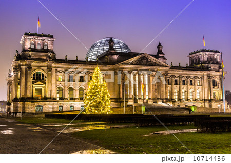 Reichstag building in Berlin 10714436