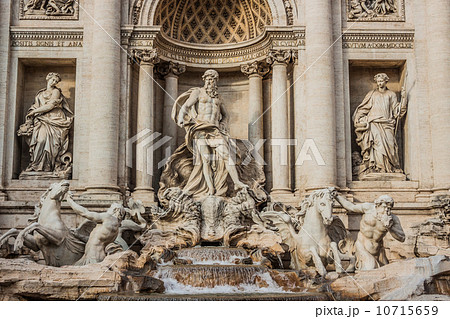 Trevi Fountain - famous landmark in Rome 10715659