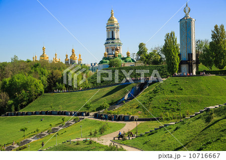 Kiev Pechersk Lavra Orthodox Monastery and Memorial to famine (h 10716667