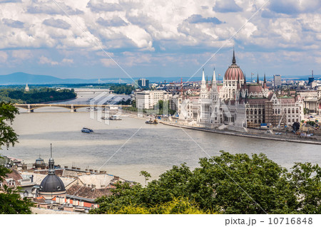 The building of the Parliament in Budapest, Hungary 10716848