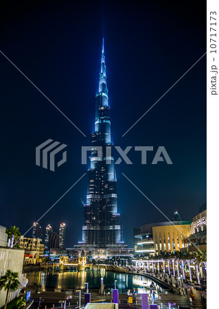 View on Burj Khalifa, Dubai, UAE, at night 10717173