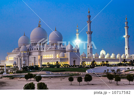 Sheikh Zayed Mosque at night. Abu Dhabi, United Arab Emirates Sheikh Zayed Mosque at night. Abu Dhabi, United Arab Emirates 10717582