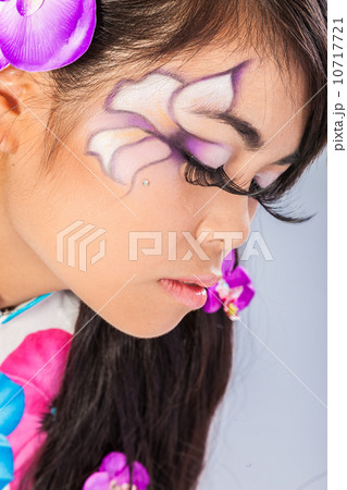 Beautiful asian woman with fashion make-up Beautiful asian woman with fashion make-up 10717721