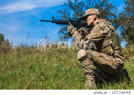 Soldier with a rifle 10718448
