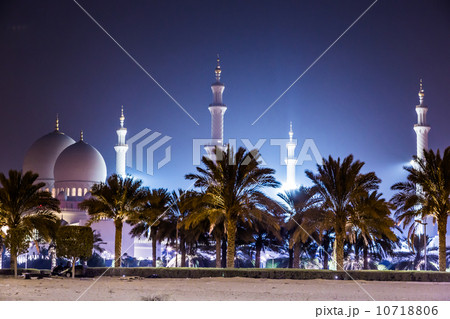 Sheikh Zayed Mosque at night. Abu Dhabi, United Arab Emirates Sheikh Zayed Mosque at night. Abu Dhabi, United Arab Emirates 10718806