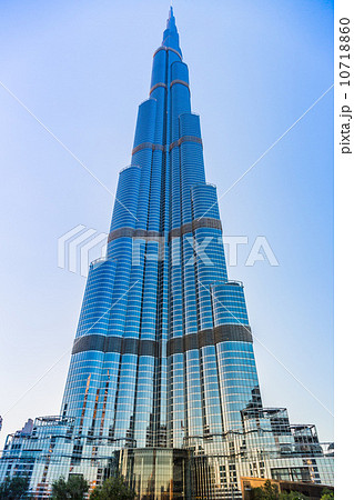View on Burj Khalifa, Dubai, UAE, at night 10718860