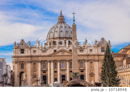 St. Peter's Basilica in Vatican City in Rome, Italy. 10718948