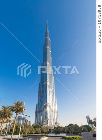 View on Burj Khalifa, Dubai, UAE, at night 10718959