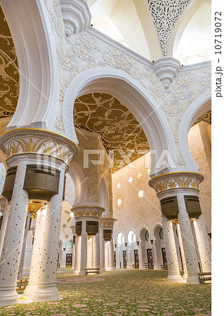 Abu Dhabi Sheikh Zayed Grand Mosque, beautiful interior 10719072