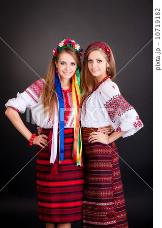 Young women in ukrainian clothes Young women in ukrainian clothes 10719182