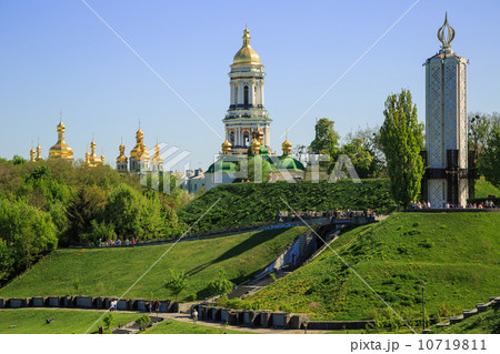 Kiev Pechersk Lavra Orthodox Monastery and Memorial to famine (h 10719811