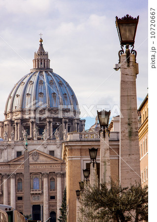 St. Peter's Basilica in Vatican City in Rome, Italy. 10720667