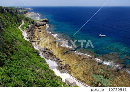 伊江島　湧出(わじー)海岸 10720911