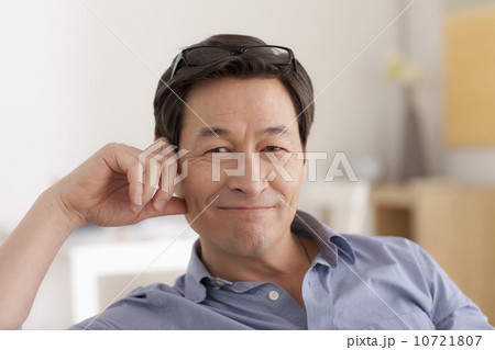 Portrait of man smiling 10721807