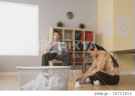 Two young people brainstorming 10721913