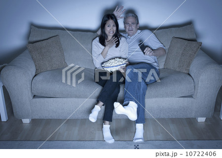 Couple watching television 10722406