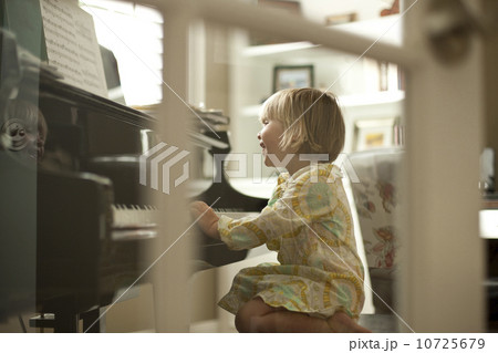 Young girl playing piano Young girl playing piano 10725679