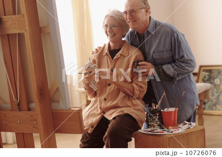 Couple admiring woman's painting 10726076