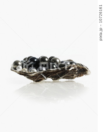 Oyster full of pearls 10726161