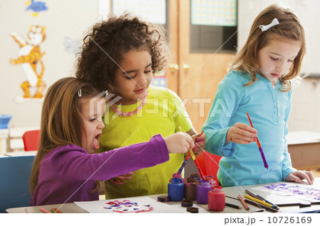 Children (2-3, 4-5, 6-7) during art classes 10726169