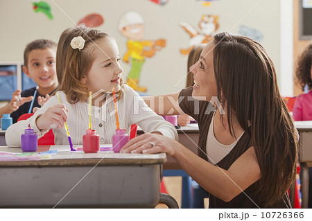Teacher with children (2-3, 4-5, 6-7) during art classes 10726366