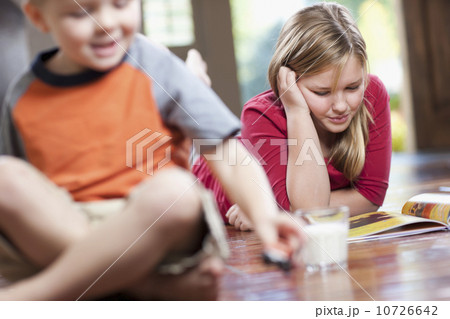 USA, Utah, Children (4-11) relaxing in home, girl reading book USA, Utah, Children (4-11) relaxing in home, girl reading book 10726642
