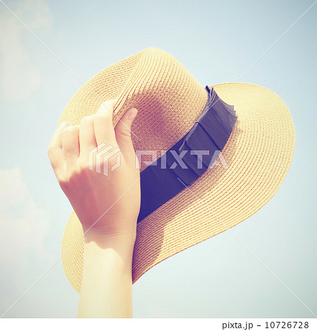 Woman hand holding panama hat with retro filter effect Woman hand holding panama hat with retro filter effect 10726728