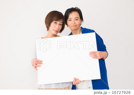 ポートレート ミドル女性2人 ポートレート ミドル女性2人 10727026