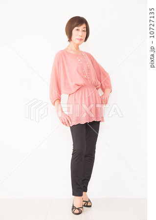 ポートレート　シニア女性 10727135