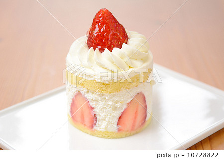 おいしいショートケーキ 10728822