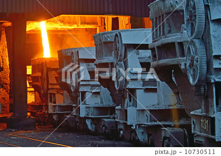 steel buckets to transport the molten metal steel buckets to transport the molten metal 10730511
