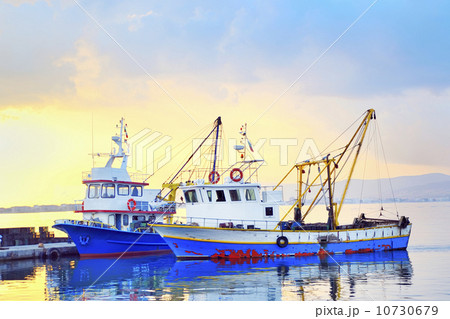 fishing boats 10730679
