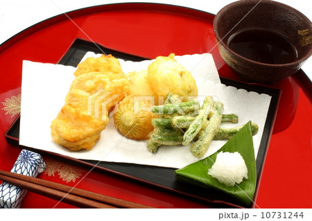 天ぷら 天つゆ 大根おろし 和食 白背景 天ぷら 天つゆ 大根おろし 和食 白背景 10731244