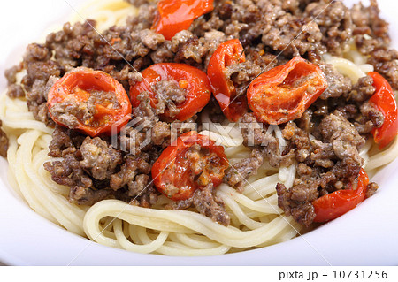Spaghetti with chopped meat 10731256