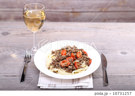 White wine and spaghetti with meat White wine and spaghetti with meat 10731257