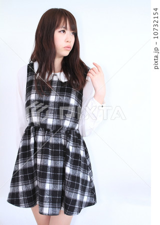ヘアカタログ風若い女性 ヘアカタログ風若い女性 10732154