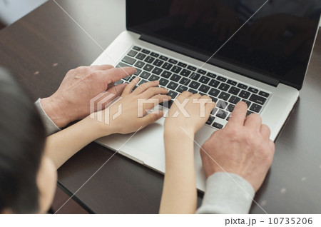 三世代ファミリー 10735206