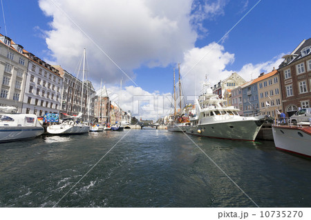 コペンハーゲン ニューハウン (青空の鮮やかな港町)観光名所 コペンハーゲン ニューハウン (青空の鮮やかな港町)観光名所 10735270