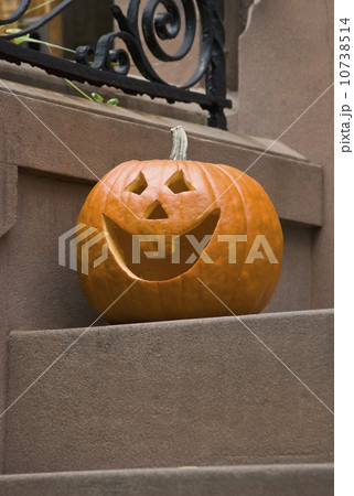 Jack-o-lantern on step 10738514