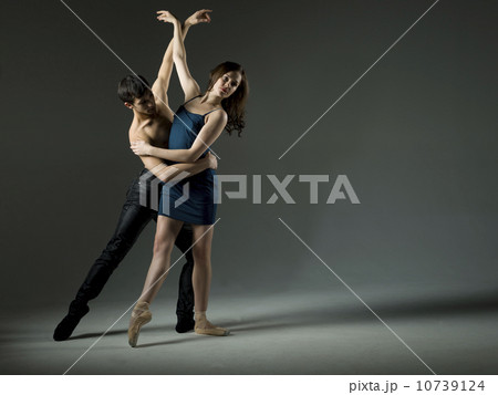 Two young ballet dancers, studio shot 10739124