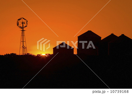 Windmill at dawn Windmill at dawn 10739168