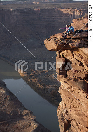 Hikers at top of cliff 10739408