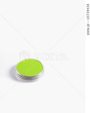 Green paint Green paint 10739438